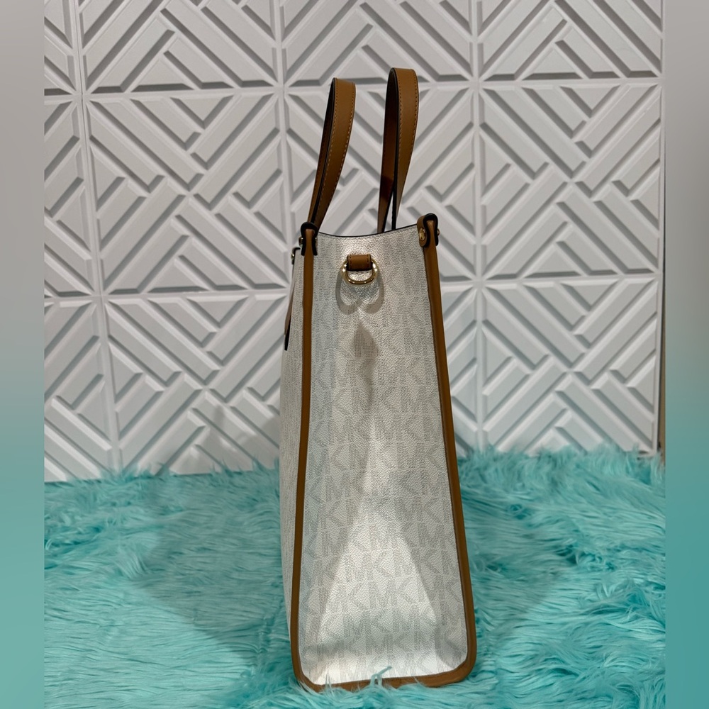 Michael Kors MAPLE Large NS Logo Tote Pale Peanut & White Signature Tote NWT - Picture 6 of 11